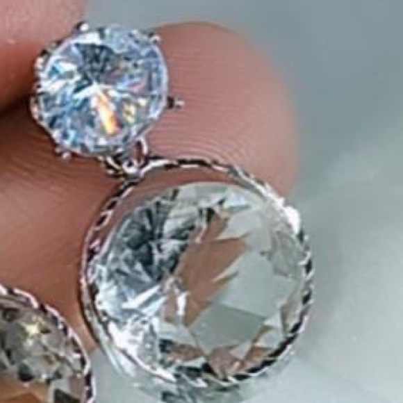 Beautiful Stoned earrings for Her♥️ - Picture 2 of 2